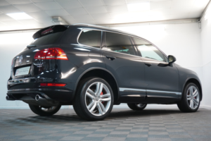 2012 Volkswagen Touareg 3.0 Tdi V6 Bluemotion Tech Altitude SUV 5dr Diesel Tiptronic 4WD Euro 5 (s/s) (245 Ps) in Black — image 3