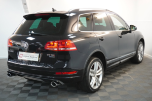 2012 Volkswagen Touareg 3.0 Tdi V6 Bluemotion Tech Altitude SUV 5dr Diesel Tiptronic 4WD Euro 5 (s/s) (245 Ps) in Black — image 4