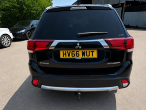 2016 Mitsubishi Outlander 2.2 Di-D 3 in Black — image 4