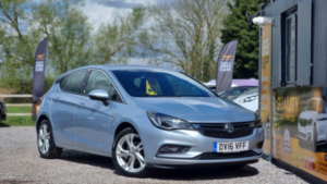 2016 Vauxhall Astra 1.4i Turbo Sri Nav Euro 6 5dr in Silver — image 6