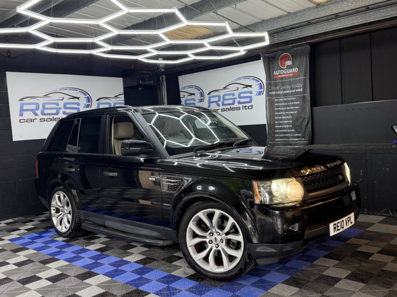 2010 Land Rover Range Rover Sport 3.0 Td V6 Hse in Black — image 1