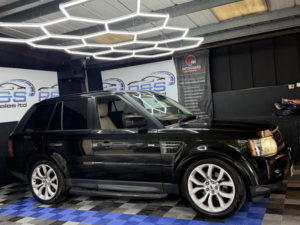 2010 Land Rover Range Rover Sport 3.0 Td V6 Hse in Black — image 3
