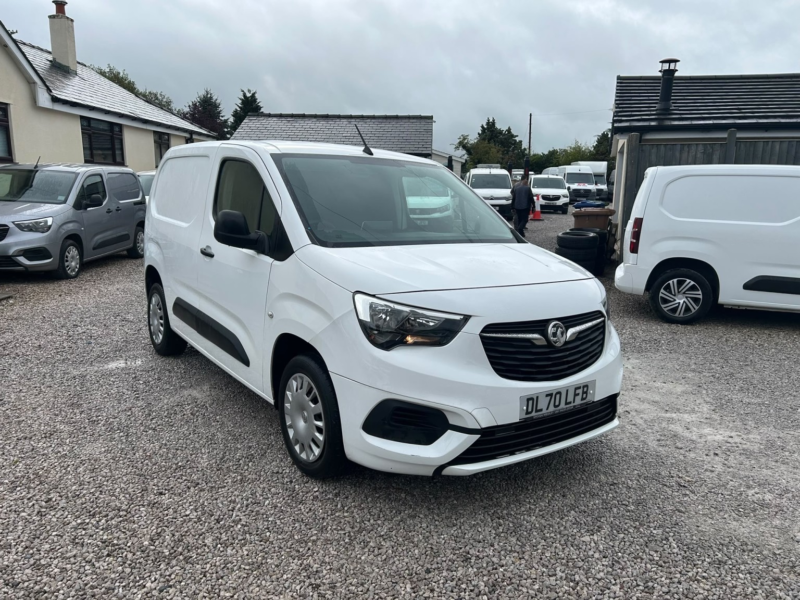 2020 Vauxhall Combo 1.6 Turbo D 2300 Sportive in White — image 1