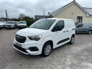 2020 Vauxhall Combo 1.6 Turbo D 2300 Sportive in White — image 3