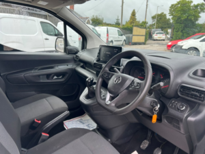 2020 Vauxhall Combo 1.6 Turbo D 2300 Sportive in White — image 4