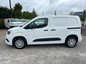 2020 Vauxhall Combo 1.6 Turbo D 2300 Sportive in White — image 5