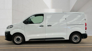 2022 Vauxhall Vivaro Electric 3100 75kwh Dynamic Auto L1 H1 6dr (7.4kw Charger) in White — image 2