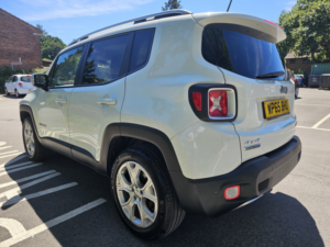 2015 Jeep Renegade 2.0 Renegade 2.0 Mj 140hp 4WD Auto Low Ltd in White — image 6