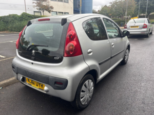 2011 Peugeot 107 1.0 12v Urban Hatchback 5dr Petrol Manual Euro 5 (68 Ps) in Silver — image 2