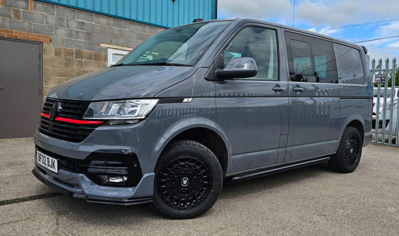 2022 Volkswagen Transporter 2.0 Bitdi T30 Highline Kombi DSG 4motion Swb Euro 6 (s/s) 5dr in Grey — image 1