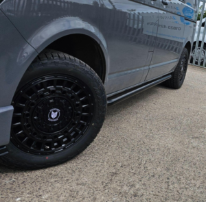 2022 Volkswagen Transporter 2.0 Bitdi T30 Highline Kombi DSG 4motion Swb Euro 6 (s/s) 5dr in Grey — image 3