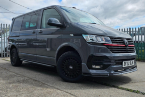 2022 Volkswagen Transporter 2.0 Bitdi T30 Highline Kombi DSG 4motion Swb Euro 6 (s/s) 5dr in Grey — image 4