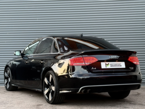 2011 Audi A4 2.0 Tfsi Dynamik in Black — image 4