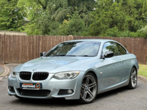 2012 BMW 3 Series 2.0 320d Sport Plus Edition Convertible in Blue — image 3