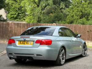 2012 BMW 3 Series 2.0 320d Sport Plus Edition Convertible in Blue — image 4