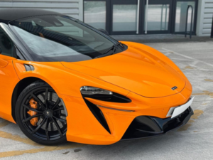 2023 Mclaren Artura 3.0t V6 7.4kwh Ssg Euro 6 (s/s) 2dr in Orange — image 3