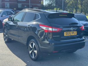 2015 Nissan Qashqai 1.5 Dci N-Tec+ 2WD Euro 5 (s/s) 5dr in Black — image 5