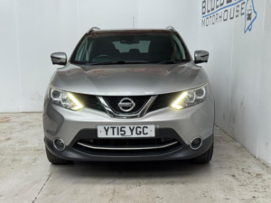 2015 Nissan Qashqai 1.2 Dig-T N-Tec+ 2WD Euro 5 (s/s) 5dr in Silver — image 2