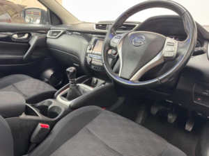 2015 Nissan Qashqai 1.2 Dig-T N-Tec+ 2WD Euro 5 (s/s) 5dr in Silver — image 3