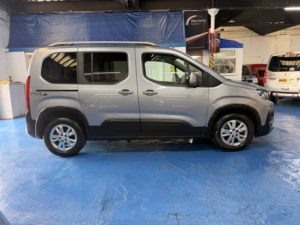 2019 Peugeot Rifter 1.5 in Grey — image 4
