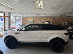 2014 Land Rover Range Rover Evoque 2.2 Sd4 Pure Tech in White — image 5