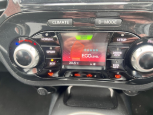2012 Nissan Juke 1.6 Acenta Premium Euro 5 (s/s) 5dr in White — image 4