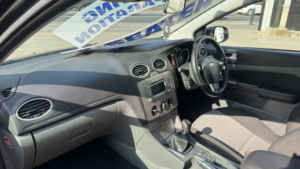 2010 Ford Focus 1.6 Tdci Zetec S Black 5dr Low Tax+great Value+bluetooth in Black — image 2