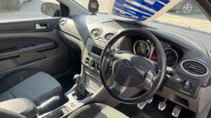 2010 Ford Focus 1.6 Tdci Zetec S Black 5dr Low Tax+great Value+bluetooth in Black — image 5