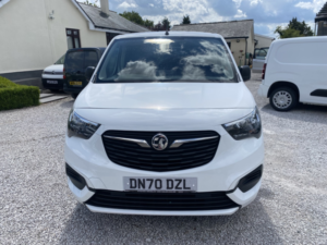 2020 Vauxhall Combo 1.6 Turbo D 2300 Sportive in White — image 3