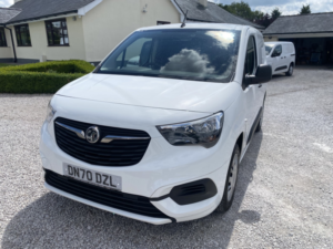 2020 Vauxhall Combo 1.6 Turbo D 2300 Sportive in White — image 4