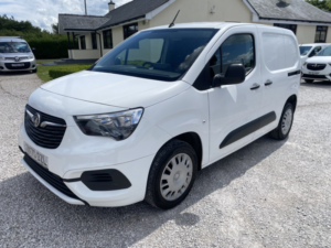 2020 Vauxhall Combo 1.6 Turbo D 2300 Sportive in White — image 5