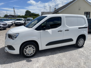 2020 Vauxhall Combo 1.6 Turbo D 2300 Sportive in White — image 6