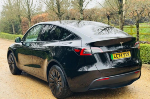2024 Tesla Model Y Long Range Auto Rwd 5dr in Black — image 4