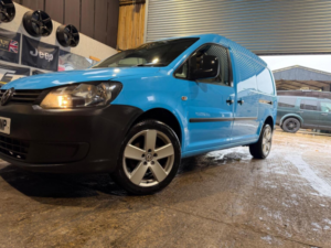 2011 Volkswagen Caddy Maxi 1.6 Tdi C20 Maxi Fwd 5dr in Blue — image 3