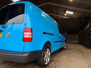 2011 Volkswagen Caddy Maxi 1.6 Tdi C20 Maxi Fwd 5dr in Blue — image 5