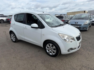 2009 Vauxhall Agila 1.2 16v Design Auto Euro 4 5dr in White — image 2