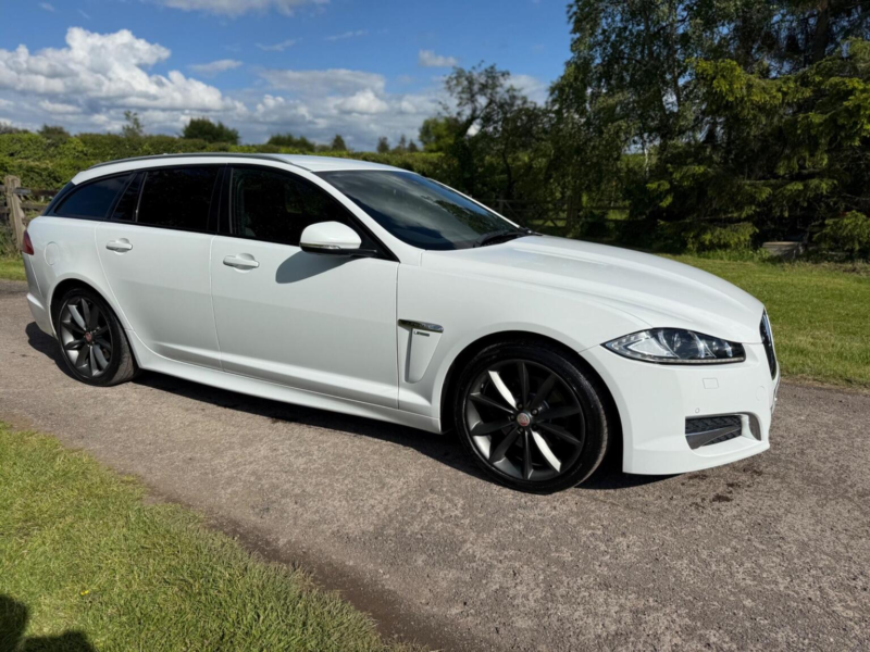 2015 Jaguar Xf 2.2d R-Sport Sportbrake Auto Euro 5 (s/s) 5dr in White — image 1