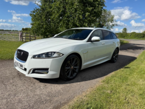 2015 Jaguar Xf 2.2d R-Sport Sportbrake Auto Euro 5 (s/s) 5dr in White — image 3