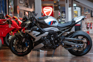 2025 BMW M 1000 R *full Arrow Exhaust System* in Silver — image 3