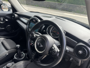 2015 MINI Hatch 2.0 5-Door Hatch Cooper S in Black — image 2