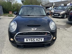 2015 MINI Hatch 2.0 5-Door Hatch Cooper S in Black — image 3