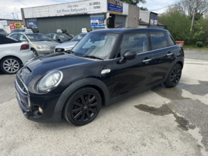 2015 MINI Hatch 2.0 5-Door Hatch Cooper S in Black — image 4