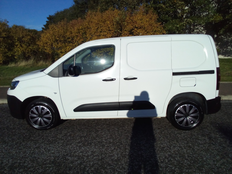 2022 Citroen Berlingo 1.5 Bluehdi 1000 Enterprise M Pro in White — image 1