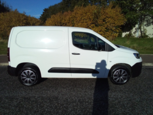 2022 Citroen Berlingo 1.5 Bluehdi 1000 Enterprise M Pro in White — image 2