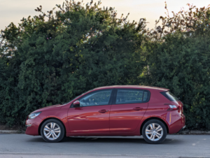 2015 Peugeot 308 1.2 Puretech Active in Red — image 4