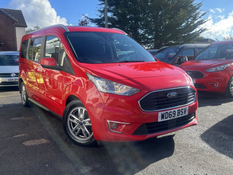 2019 Ford Grand Tourneo Connect 1.5 Ecoblue Titanium in Red — image 1