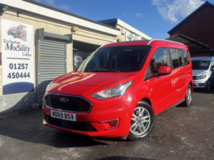 2019 Ford Grand Tourneo Connect 1.5 Ecoblue Titanium in Red — image 6