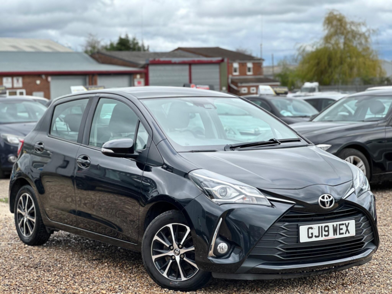 2019 Toyota Yaris 1.5 Vvt-I Icon Tech Euro 6 5dr in Black — image 1
