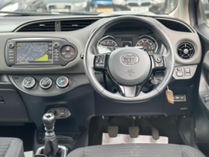 2019 Toyota Yaris 1.5 Vvt-I Icon Tech Euro 6 5dr in Black — image 2