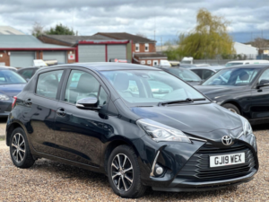 2019 Toyota Yaris 1.5 Vvt-I Icon Tech Euro 6 5dr in Black — image 5